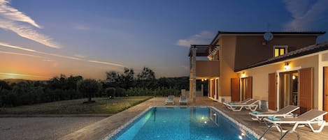 Seasonal outdoor pool