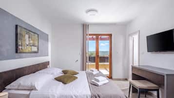 Biệt thự dành cho gia đình, 3 phòng ngủ, ban công (3BR Istrian Villa Erla w/ Private) | 3 phòng ngủ, két bảo mật tại phòng
