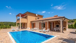 Villa familiar, 3 habitaciones, balcón (3BR Istrian Villa Erla w/ Private) | Piscina