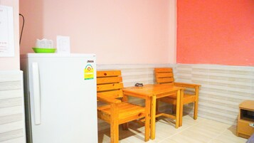 Deluxe Double Room | Desk, bed sheets