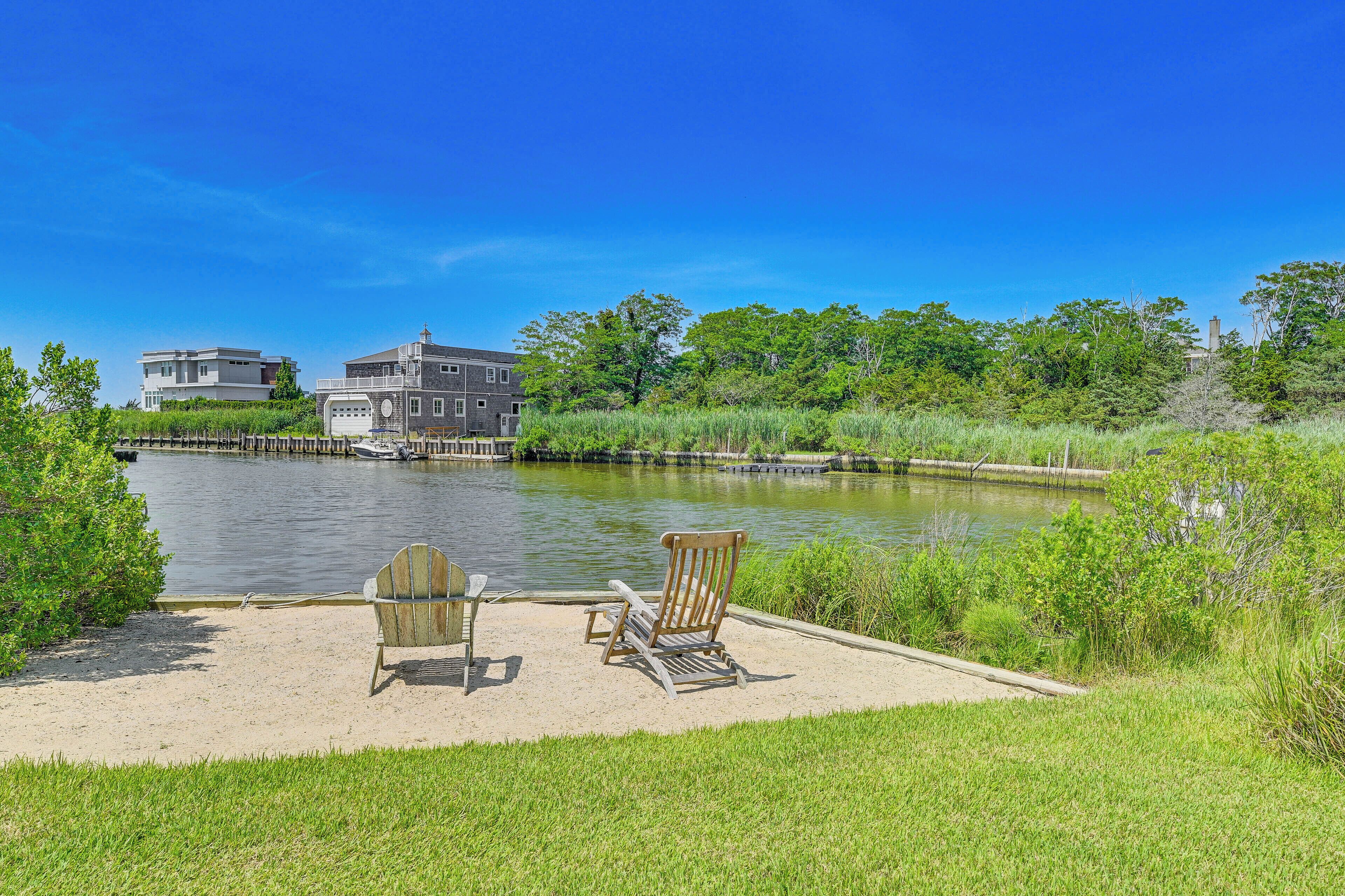 Hamptons Retreat w/ Private Dock, Kayak & Canoe!