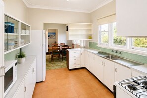 Basic House | Private kitchen | Full-size fridge, microwave, oven, stovetop - Jetty Jaunt - Gem for Coastal Adventures (Geographe)