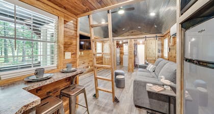 Couple’s Cabin in Broken Bow ~ 5 Mi to Downtown!