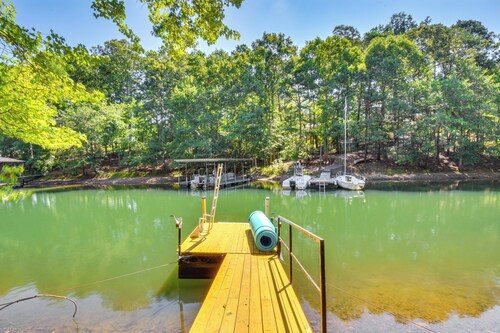 Anderson Retreat: Private Hot Tub & Kayaks!