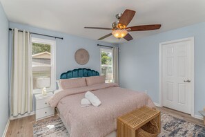 4 bedrooms, iron/ironing board, travel cot, WiFi - Relaxing Belmont Escape, 4BR, Pet Friendly (Belmont)