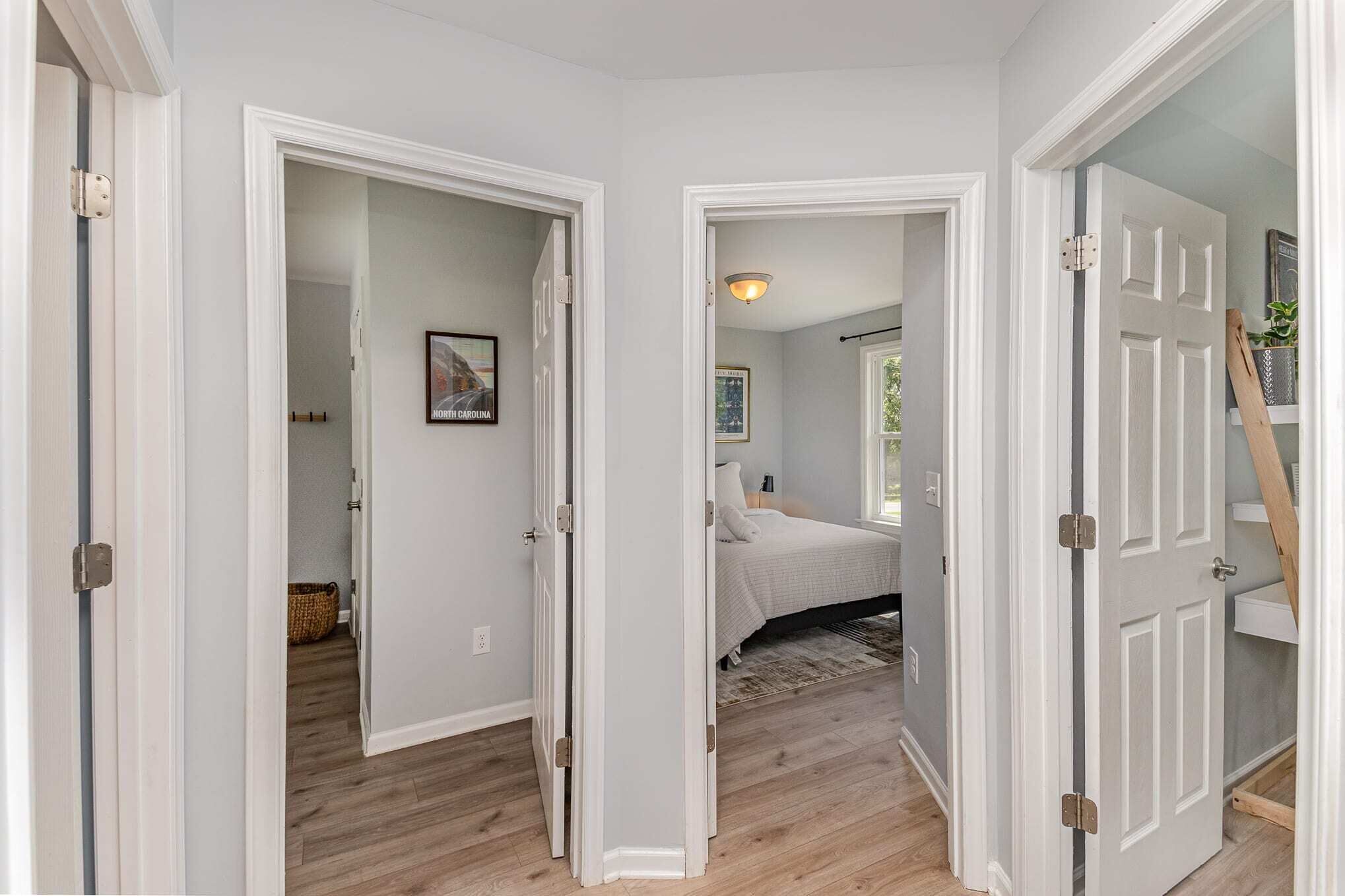 4 habitaciones, tabla de planchar con plancha, cuna de viaje y wifi 