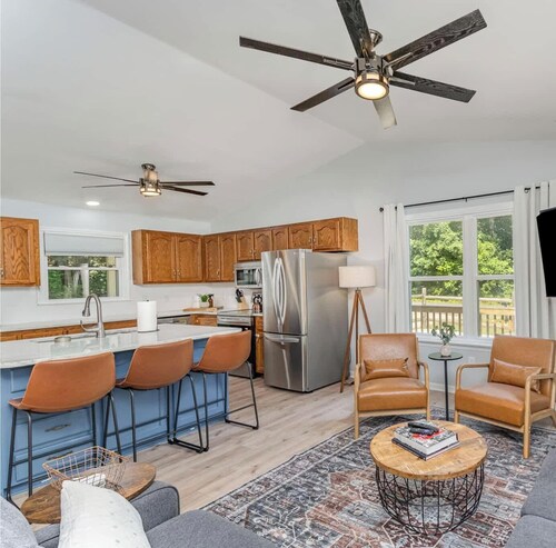 Relaxing Belmont Escape: 4BR, 2.5BA, Pet-Friendly