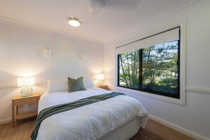 2 bedrooms, iron/ironing board, WiFi, bed sheets - Indigo Terrace Two - Oceanstays (Yamba)