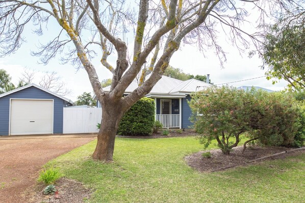 Front of property - Relax and Unwind at Otters Retreat (West Busselton)