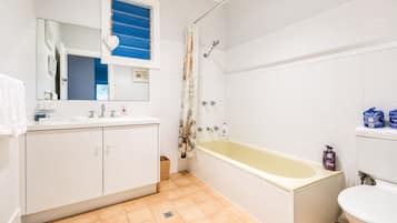 Comfort House | Bathroom | Hair dryer, towels, soap, shampoo