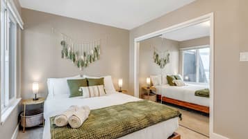 4 slaapkamers, een strijkplank/strijkijzer, reisbedje, wifi