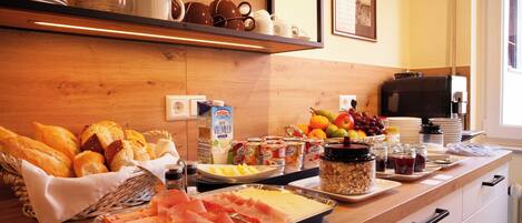 주중 셀프 서비스 아침 식사(1인당 EUR 10.00)