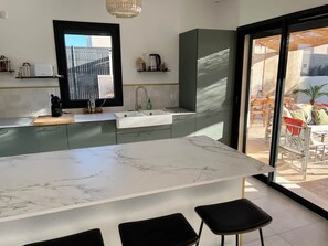 Refrigerador, microondas, horno y lavavajillas 