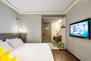 Premium bedding, memory-foam beds, iron/ironing board, free WiFi - Qinfengyuan Hotel (Shanghai Xuhui District Zhongshan Hospital Jiashan Road Subway Station Branch) (Shanghai)