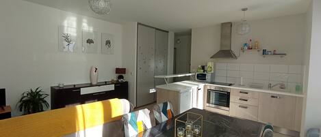 雪櫃、微波爐、焗爐、爐具