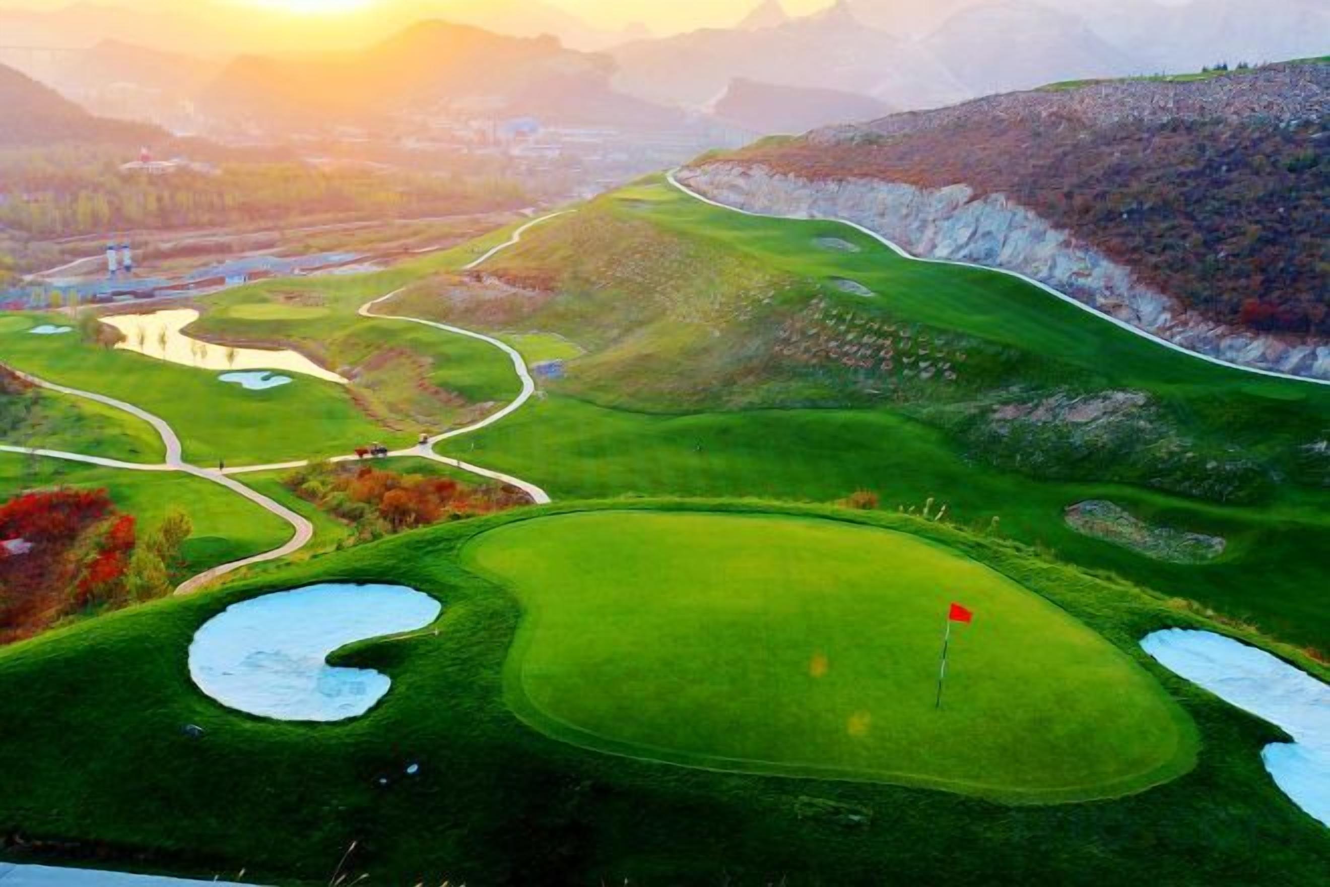A golf course with multiple holes, water hazards, and a red flag indicating the current hole.