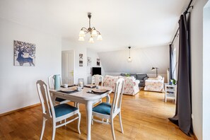 Interior - Holiday Home 'Ferienwohnung Gestüt Kriseby' with Shared Terrace, Shared Garden and Wi-Fi (Lübeck)