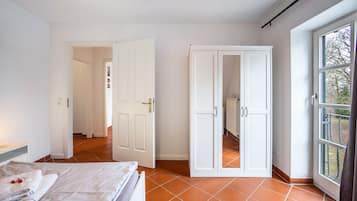 3 bedrooms, free WiFi, bed sheets