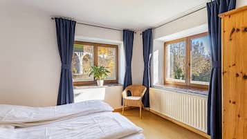 3 makuuhuonetta, silitysrauta/-lauta, ilmainen Wi-Fi, vuodevaatteet