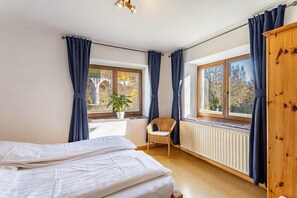 3 makuuhuonetta, silitysrauta/-lauta, ilmainen Wi-Fi, vuodevaatteet