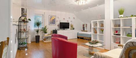 2 bedrooms, iron/ironing board, free WiFi, bed sheets