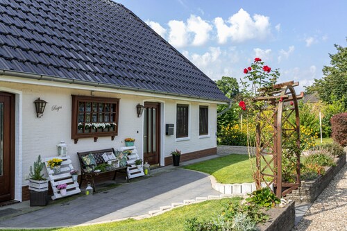 Apartment 'Ferienwohnung Butjes' with Private Terrace, Shared Garden and Wi-Fi
