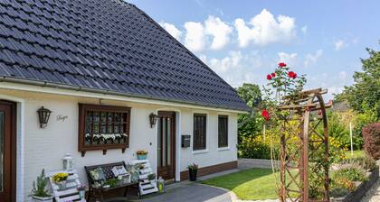 Apartment 'Ferienwohnung Butjes' with Private Terrace, Shared Garden and Wi-Fi