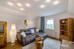 TV, mesa de pingue-pongue