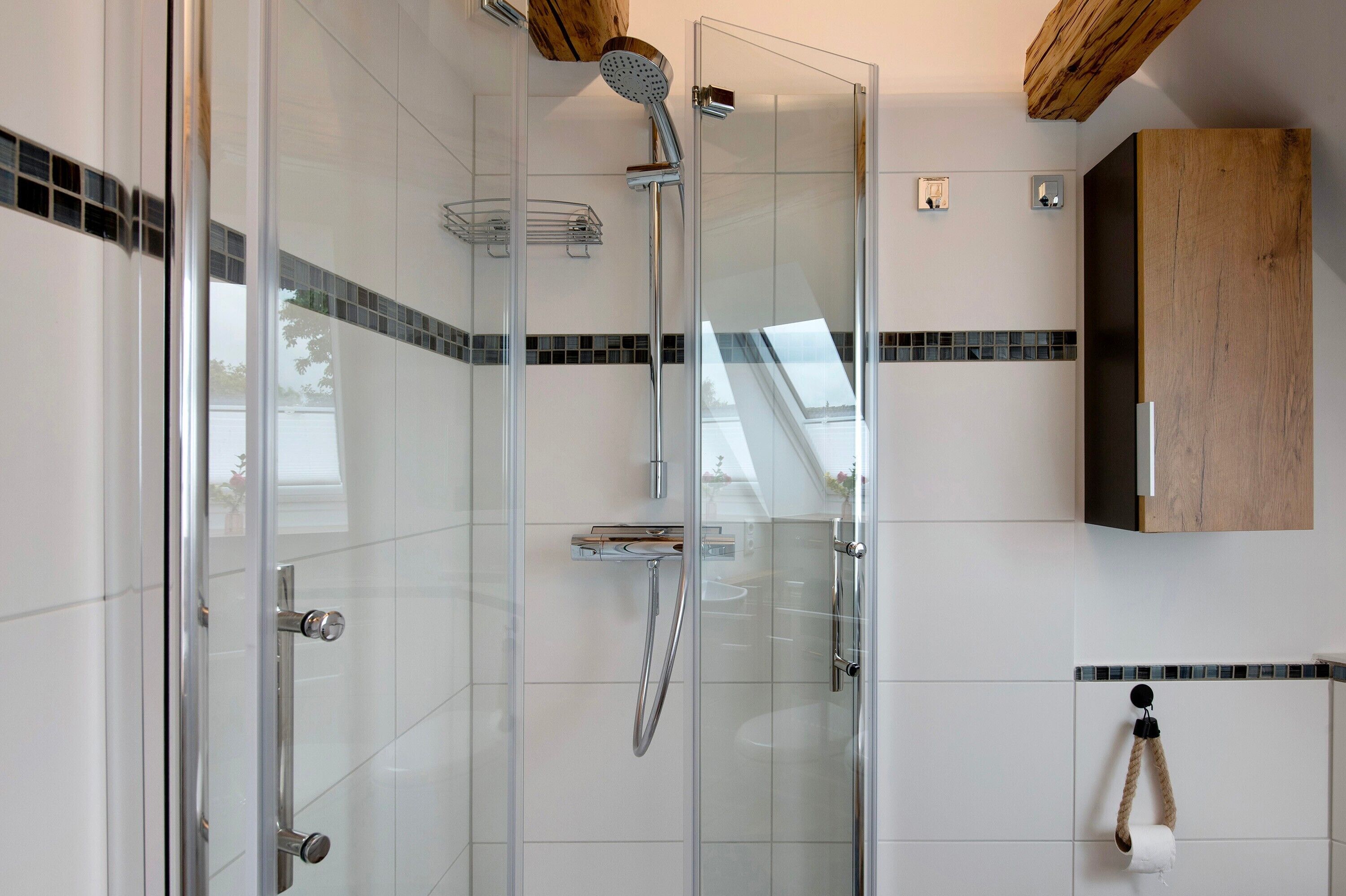 Een douche, een haardroger, handdoeken