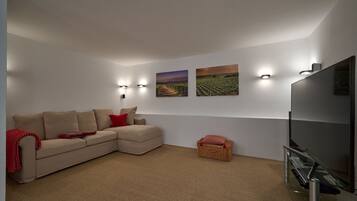 Télévision, cheminée