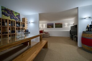 Interior - Apartment 'Panorama' with Mountain View, Private Terrace and Wi-Fi (Klosters-Serneus)
