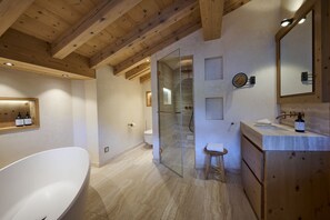 Shower - Apartment 'Steinbock B' with Mountain View, Balcony and Wi-Fi (Klosters-Serneus)