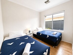 Deluxe House | 3 bedrooms, individually decorated, individually furnished - Contemporary Cove (Quindalup)