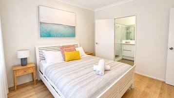 Deluxe House | 3 bedrooms, individually decorated, individually furnished