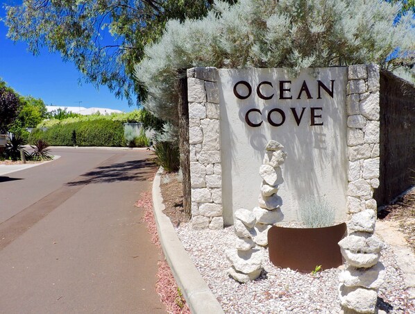 Exterior - Contemporary Cove (Quindalup)