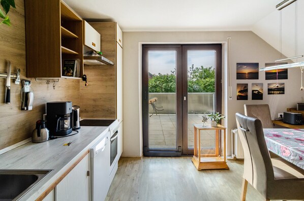 Fridge, oven, stovetop, dishwasher