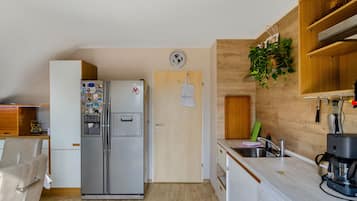 Kühlschrank, Ofen, Herdplatte, Geschirrspüler