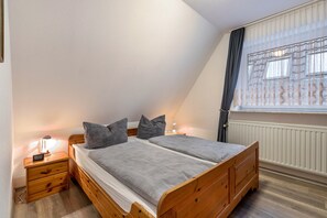 1 bedroom, free WiFi, bed sheets
