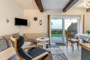 TV, ping pong - Apartment 2 - Gänse with Shared Garden and Wi-Fi (Bordelum)