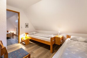 2 bedrooms, free WiFi, bed sheets - Apartment 'Ferienwohnung 6 Spatzen' with Shared Garden and Wi-Fi (Bordelum)