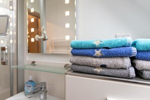 Bruser, hårtørrer, håndklæder