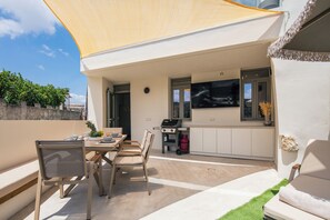 Outdoor dining - Soliva Villa, a modern cottage hideaway (8CF9+JCM Gonia, Greece)
