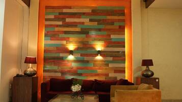 Télévision LED de 32 pouces avec chaßnes numériques