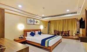 Luxury Room | Premium bedding, desk, bed sheets - Hotel Apollo Grand (Guwahati)