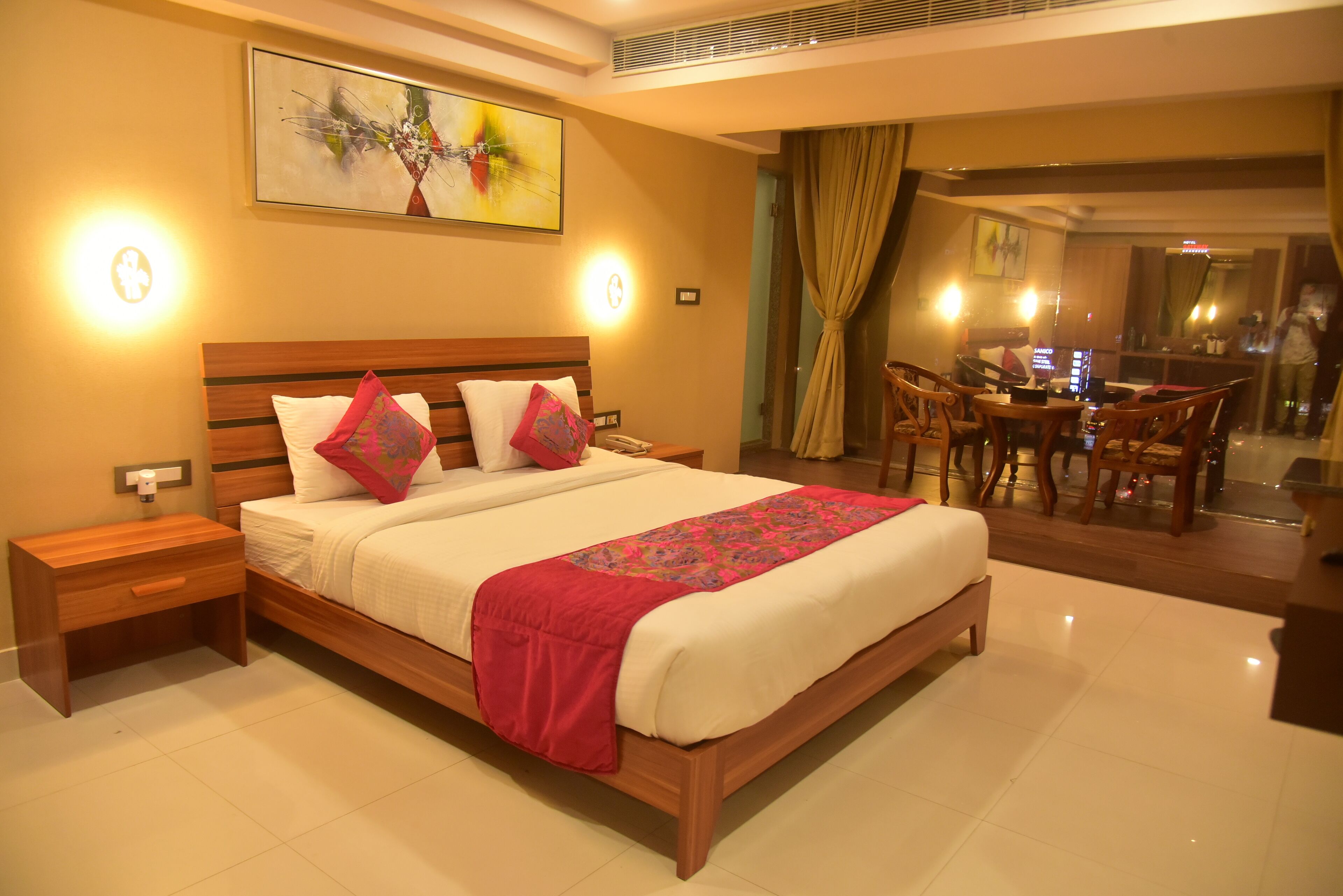 Luxury Room | Premium bedding, desk, bed sheets