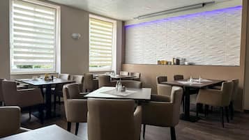 Daily continental breakfast (EUR 10 per person)