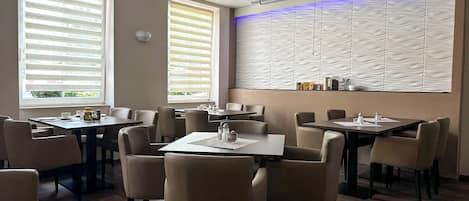 Daily continental breakfast (EUR 10 per person)