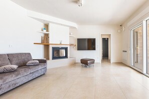 Smart-TV, Kamin, Computerbildschirme, Drucker