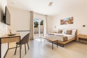 3 sovrum, skrivbord, strykjärn/strykbräda och resesäng