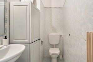 Dusj, hårføner og bidé